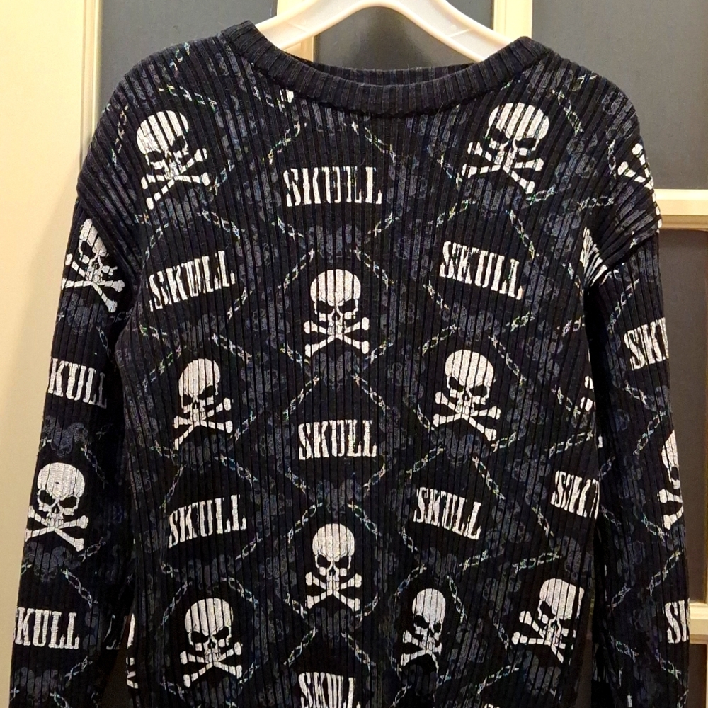"LAGOS" Unisex, Sz XL, Black and white, long-sleeved "SKULL" printed sweater